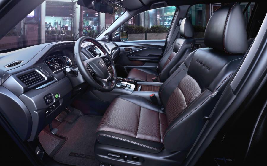 Интерьер Honda Pilot Black Edition 2019 года  (NA) (фото 2 из 2)